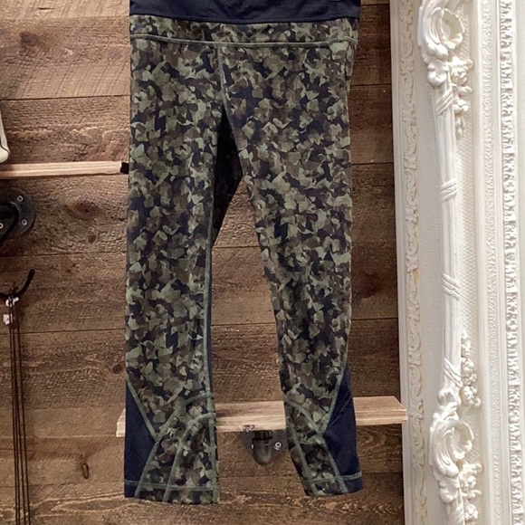 Lululemon Inspired Cropped Camo Leggings Size Small - Picture 3 of 5